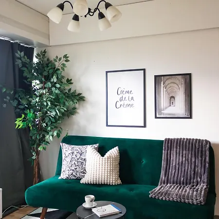 Stylish Urban Escape In דירה